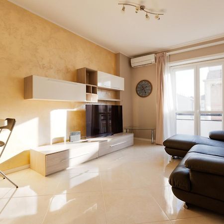 Niguarda Bright Apartment W/ Balcony Milan Exterior photo